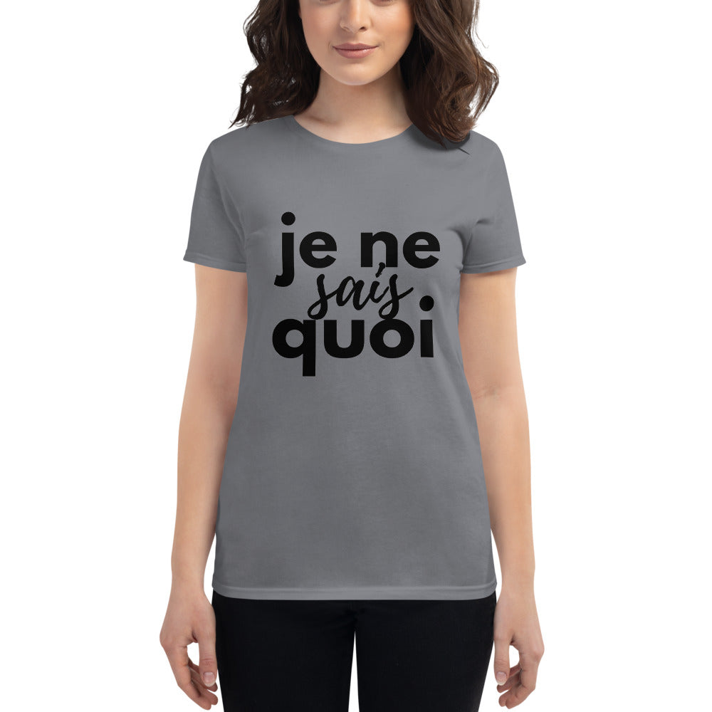 Je Ne Sais Quoi Tee